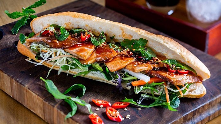 Le « bánh mì » est décrit comme « parfait et délicieux » par le restaurant Duck Duck Goose Eat à Auckland. Photo : Vietnamnet.
