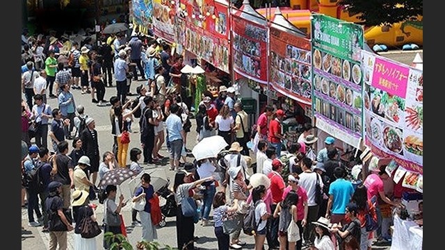 Le 10e Festival du Vietnam au Japon en 2017 a attiré un grand nombre de visiteurs. Photo : Baoquocte.vn