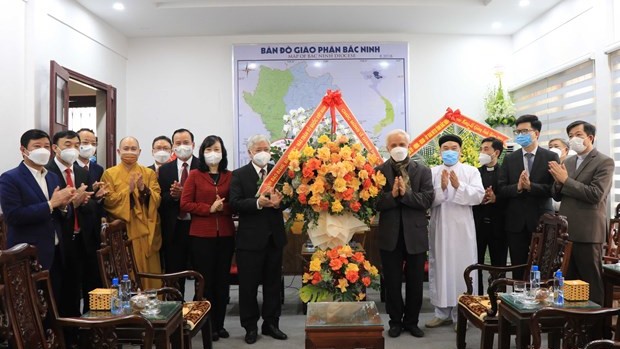 La délégation du Comité central du Parti et président du Comité central du Front de la Patrie du Vietnam à l'évêché du diocèse de Bac Ninh. Photo : VOV