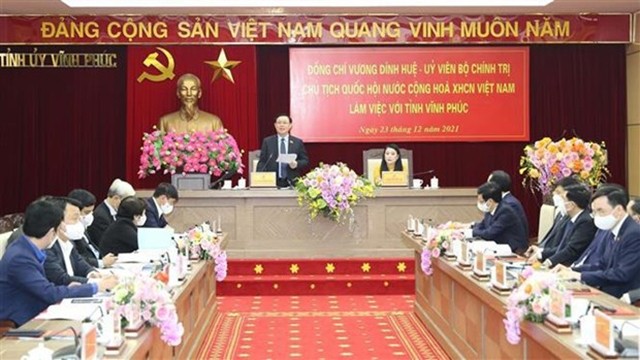 Le Président de l'AN lors de la séance de travail avec les autorités de la province de Vinh Phuc. Photo : VNA.