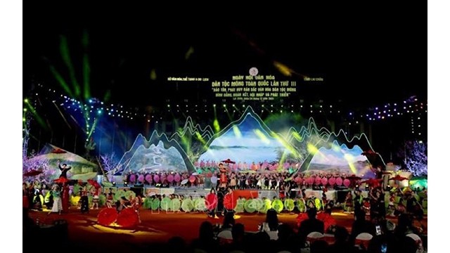 Le programme artistique de la cérémonie d'ouverture de la Journée nationale de la culture de l’ethnie H’Mông dans la province de Lai Châu. Photo: VNA.
