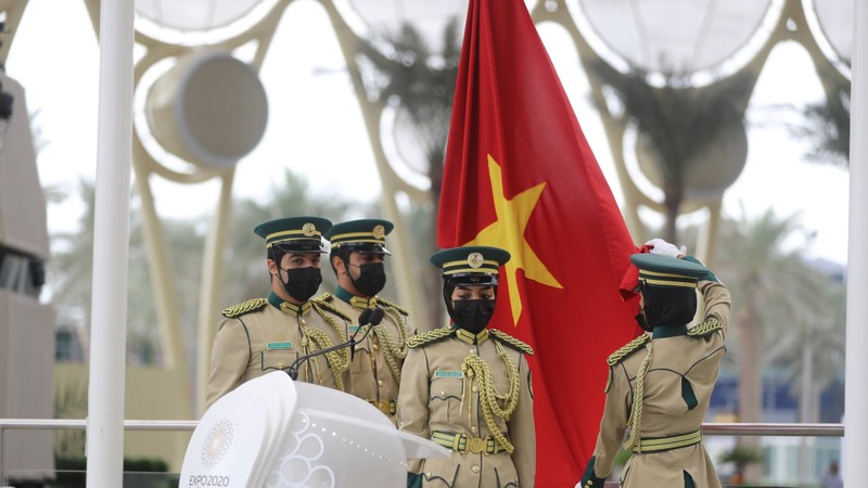 Lors de la cérémonie de lever du drapeau sur la place d’Al Wasl. Photo: VGP