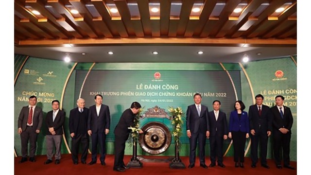 La Bourse de Hanoï (HNX) a organisé le 4 janvier la cérémonie d’ouverture du premier jour de cotation de l'année 2022. Photo : VNA.