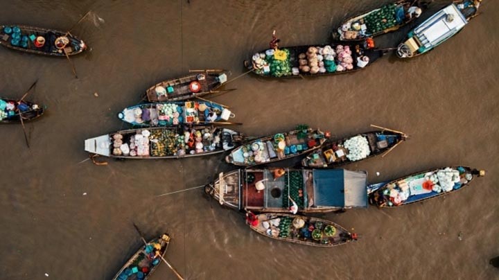 Le marché flottant de Cân Tho. Photo : Sébastien Hanke. 