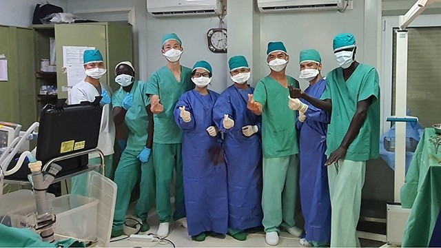 L'équipe de médecins de l’opération. Photo : vietnamnet.vn.