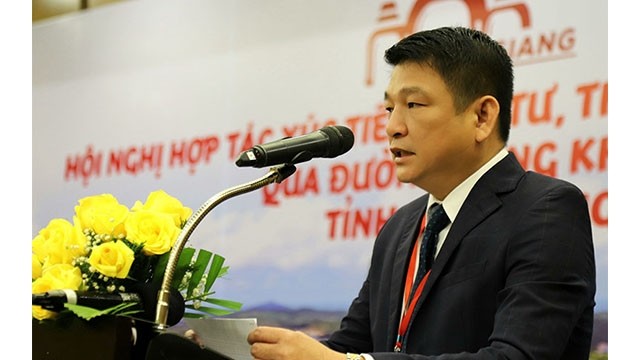 Le directeur du Service du tourisme de Kiên Giang prend la parole lors de la conférence. Photo : NDEL.