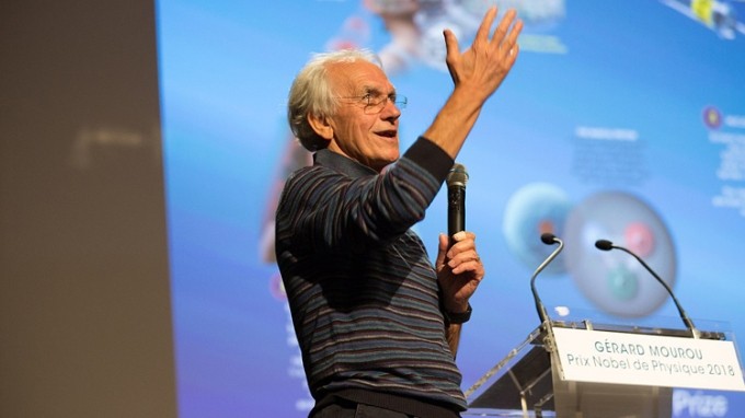 Gérard Albert Mourou lors d'un discours en 2018, après avoir remporté le prix Nobel de physique. Photo: Ecole polytechnique/J.Barande