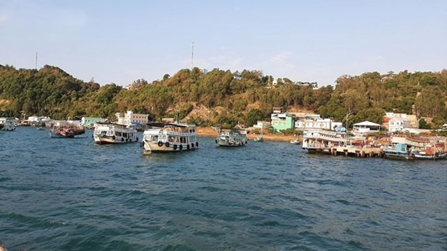 La plupart des îles et des plages de Nam Du sont propices à la baignade. Photo : VOV.