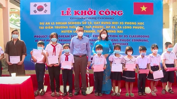 La DUFO et l’organisation sud-coréenne COPION inaugurent de nouvelles salles de classe pour les élèves de Dông Nai. Photo : thoidai.com.vn