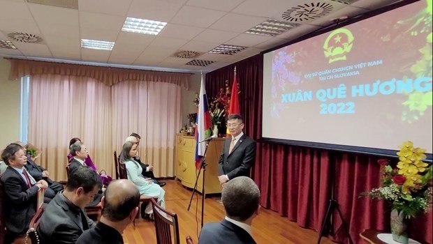 L'ambassadeur du Vietnam en Slovaquie, Nguyên Tuân, prend la parole. Photo : VNA.