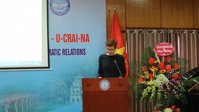 La chargée d’affaires de l’ambassade d’Ukraine, Natalia Zhynkina, s'exprime lors de l'événement. Photo: thoidai.com.vn