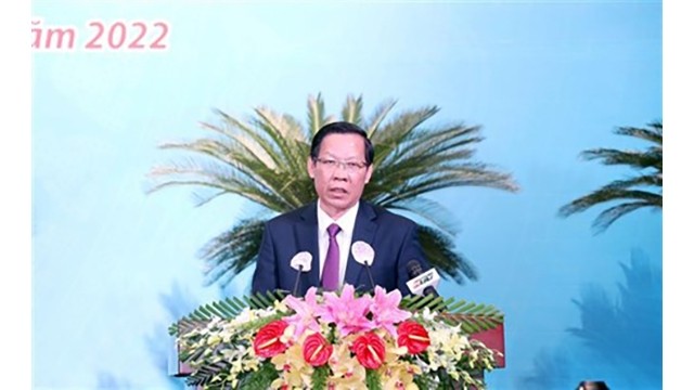 Le président du Comité populaire de Hô Chi Minh-Ville, Phan Van Mai, lors de la rencontre, le 25 janvier dans la mégapole du Sud. Photo : VNA.