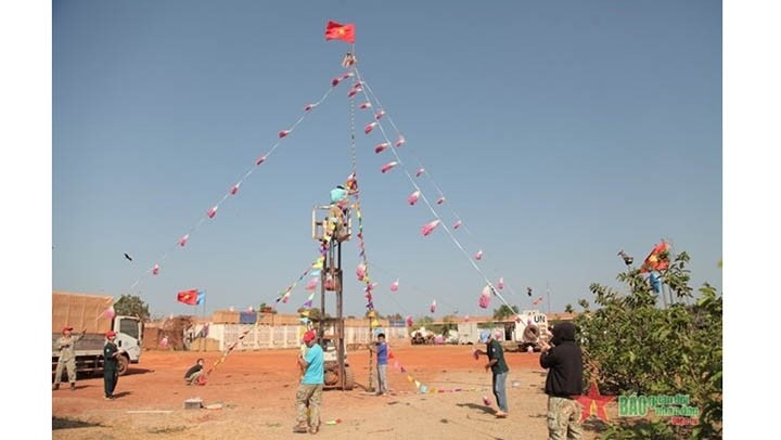 L’arbre "Nêu" érigé par les Casques bleus vietnamiens au Soudan du Sud. Photo : qdnd.vn