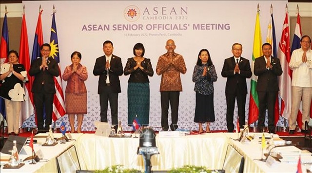 De hauts responsables des États membres de l'ASEAN à la réunion à Phnom Penh. Photo : VNA.