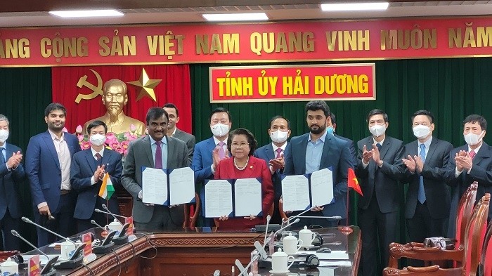 Signature d'un accord de coopération entre le groupe Dai An et des partenaires indiens sur le développement d'un projet de parc pharmaceutique dans la province de Hai Duong. Photo : dautu.vn