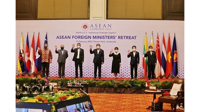 Les ministres des affaires étrangères et les dirigeants du secrétariat de l'ASEAN. Photo : VNA.