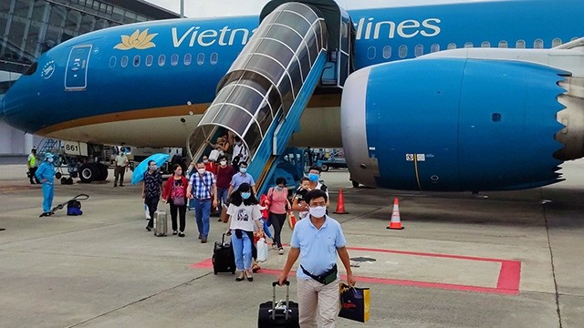 Vietnam Airlines a élaboré six plans de vol pour rapatrier les citoyens vietnamiens en Ukraine. Photo : thanhnien.vn