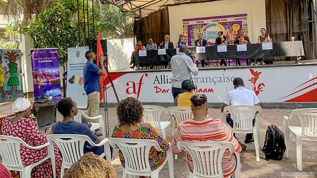 Lors de la  conférence de presse pour annoncer l’ouverture des activités de la Semaine de la Francophonie, du 9 au 26 mars à Dar es Salaam. Photo: baoquocte.vn 