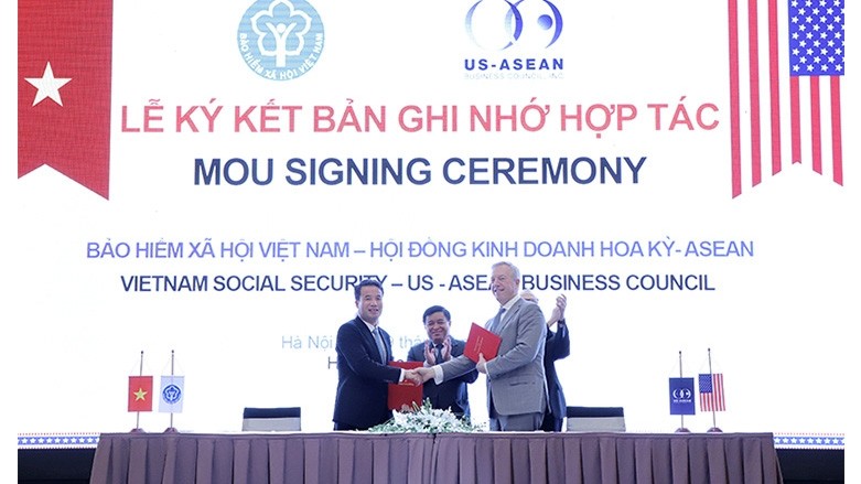 Prenant la parole lors du protocole d'accord entre la Sécurité sociale du Vietnam et le Conseil d’affaires États-Unis - ASEAN. Photo : NDEL.