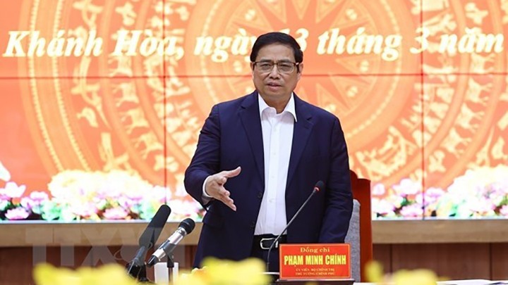 Le Premier ministre Pham Minh Chinh lors de la séance de travail avec la permanence du Comité provincial du Parti de Khanh Hoa. Photo : VNA.