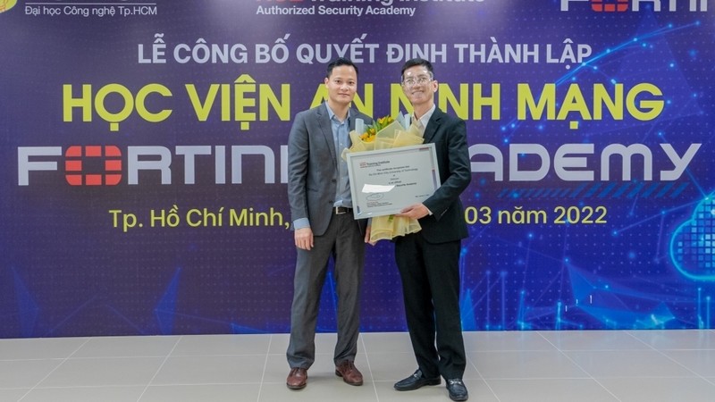 Une coopération entre l’Hutech et le Fortinet. Photo: congthuong.vn