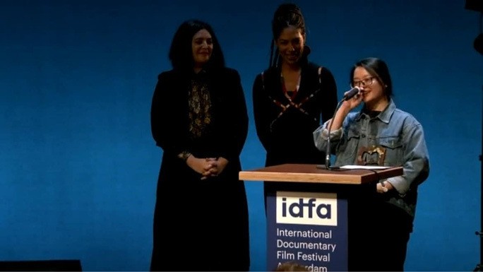 Hà Lê Diêm a reçu le prix au Festival international du film documentaire d'Amsterdam 2021. Photo : Thoidai.