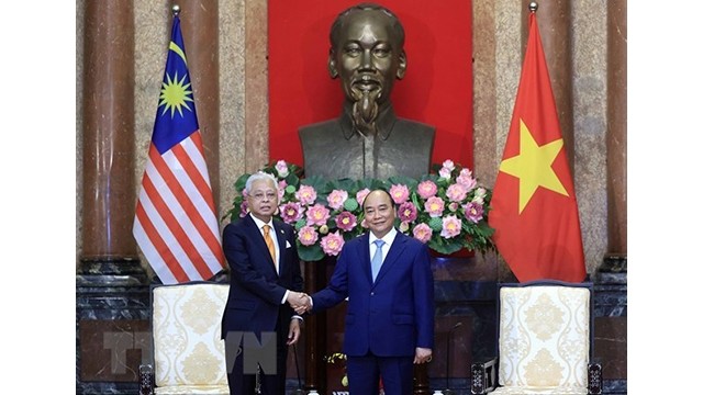Le Président vietnamien, Nguyên Xuân Phuc (à droite), et le Premier ministre malaisien, Dato' Sri Ismail Sabri bin Yaakob. Photo : VNA.