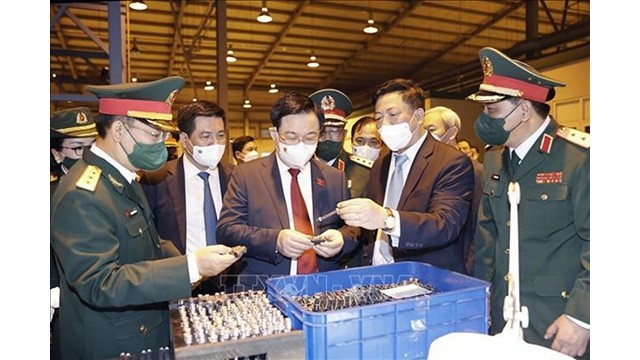 Le Président de l'Assemblée nationale Vuong Dinh Huê (au Centre). Photo : VNA.
