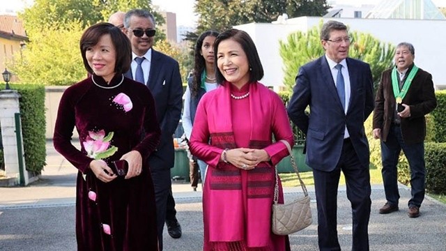 L’ambassadrice Lê Thi Tuyêt Mai, cheffe de la Mission permanente du Vietnam auprès des Nations Unies (à droite du premier rang). Photo : baoquocte.vn.
