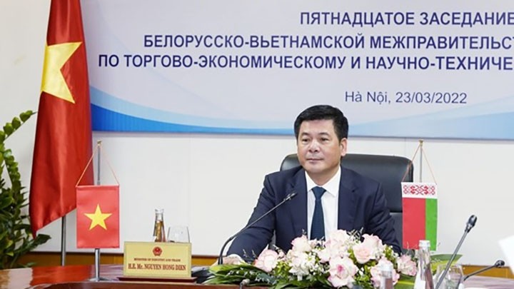 Le ministre de l’Industrie et du Commerce, Nguyên Hông Diên, lors de la 15e session du Comité intergouvernemental Vietnam - Biélorussie sur la coopération économique, commerciale et scientifico-technique. Photo : VNA.