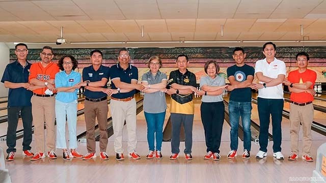 Les representants des pays de l’ASEAN au tournoi de bowling amical. Photo : baoquocte.vn.