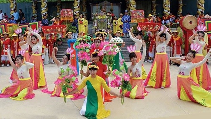 Durant la fête. Photo : baoangiang.com.vn