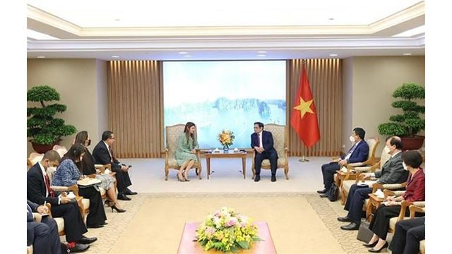 Le Premier ministre vietnamien, Pham Minh Chinh, et la ministre panaméenne des Affaires étrangères, Érika Mouynes. Photo : VNA.