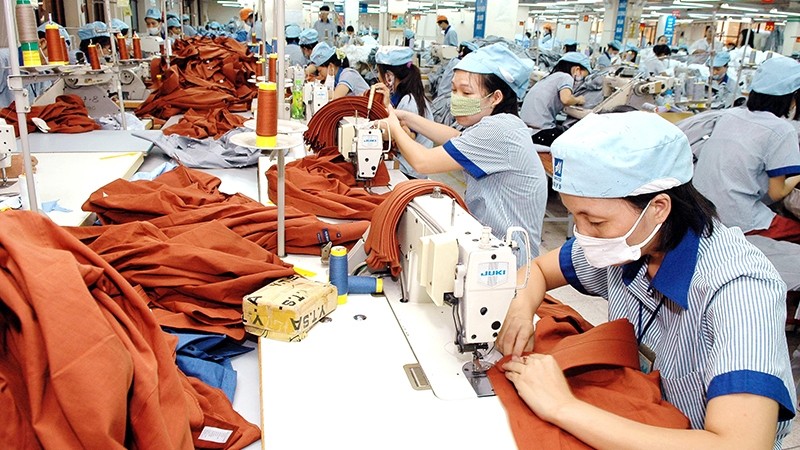 Les vêtements et les textiles sont des produits vietnamiens exportés vers Hong Kong du Vietnam. Photo : NDEL.