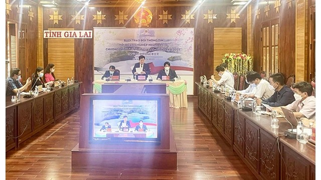 La vue générale de l'échange présentant le programme de réunion Gia Lai - Japon 2022. Photo : Journal Gia Lai.