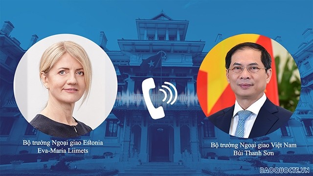 Le ministre vietnamien des Affaires étrangères, Bùi Thanh Son (à droite) et son homologue estonienne, Eva-Maria Liimets. Photo : baoquocte.vn.