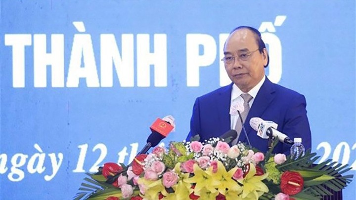 Le Président Nguyên Xuân Phuc prend la parole lors de la cérémonie de remise de l’Ordre du travail de troisième classe au district de Cu Chi. Photo : VNA.