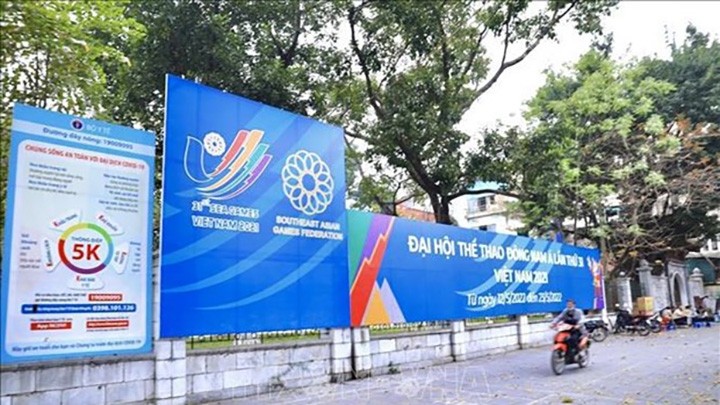 Panneaux des SEA Games 31 dans les artères de Hanoi. Photo : VNA.