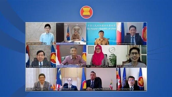 La 23e réunion du Comité de coopération conjointe ASEAN-Chine (ACJCC) tenue en ligne le 5 avril à Jakarta. Photo : VNA.