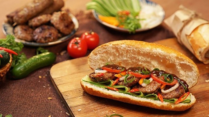 Le "bánh mì" est le plus emblématique des sandwichs vietnamiens. Photo : thethaovanhoa.vn