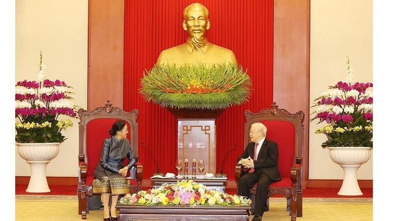 Le Secrétaire général du PCV, Nguyên Phu Trong (à droite), et la Vice-Présidente laotienne, Pany Yathotou. Photo: NDEL.