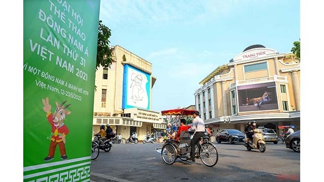 À travers cette décoration, la capitale Hanoï du Vietnam souhaite promouvoir son image de ville accueillante auprès des amis de la région ainsi qu’à l’international. Photo : Thành Dat/NDEL.