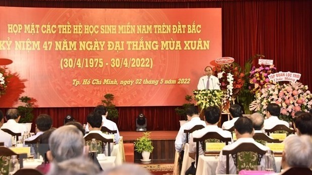 Le Président Nguyên Xuân Phuc lors de sa rencontre avec la délégation des élèves du Sud dans le Nord, à Hô Chi Minh-Ville. Photo : VNA.