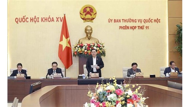 Le Président de l'Assemblée nationale vietnamienne, Vuong Dinh Huê (debout), prononce le discours d'ouverture de la réunion. Photo : VNA.