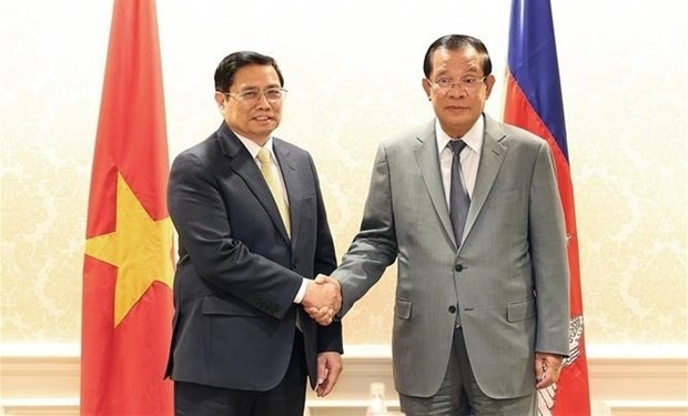 Le Premier ministre vietnamien, Pham Minh Chinh (à gauche), et son homologue cambodgien, Samdech Techo Hun Sen. Photo : VNA.