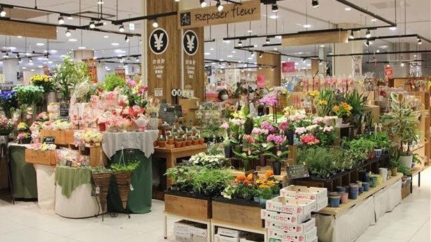 Stand de fleurs au supermarché AEON Mall Makuhari, dans la préfecture de Chiba, Japon. Photo : VNA.
