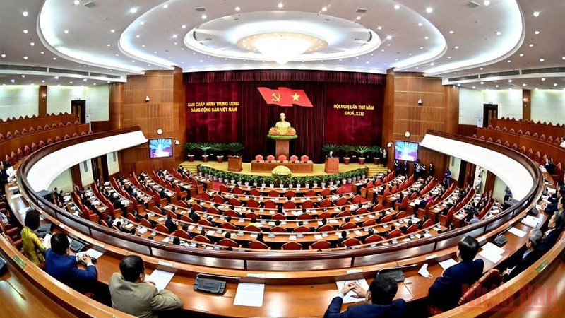 Le 5e Plénum du Comité central du Parti du XIIIe mandat a achevé le 10 mai après six jours de travail. Photo : NDEL.