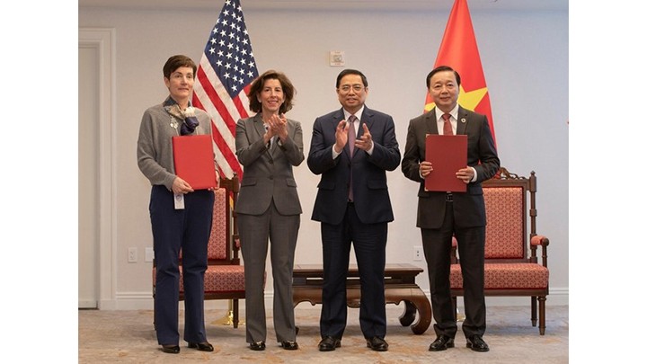 La cérémonie de signature. Photo : https://vneconomy.vn/