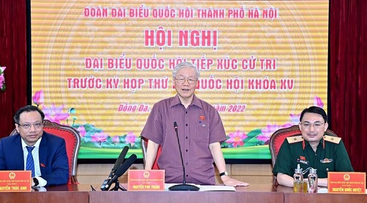 Le Secrétaire général du Parti communiste du Vietnam, Nguyên Phu Trong (debout), prend la parole. Photo : VNA.