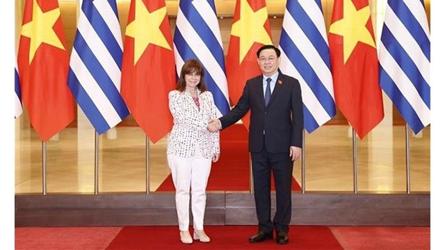 Le Président de l'AN du Vietnam, Vuong Dinh Huê, rencontre la Présidente grecque, Katerina Sakellaropoulou. Photo : VNA.